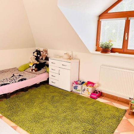 Apartman Se Zahradou 20 Minut Do Centra Prahy Ořech Exteriér fotografie