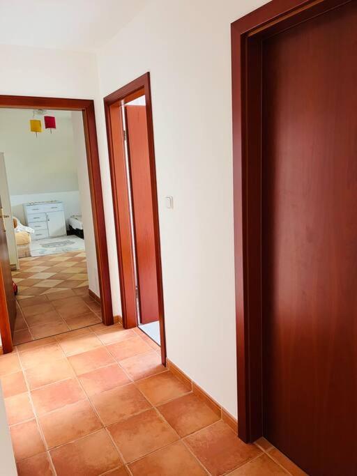Apartman Se Zahradou 20 Minut Do Centra Prahy Ořech Exteriér fotografie